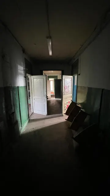 Объект муниципального нежилого фонда - одноэтажное нежилое здание площадью 99,2 кв. м (г. Саратов, п. Зональный, ул. Абрикосовая, д. № 44а) вместе с земельным участком площадью 360 кв. м (г. Саратов, ул. Абрикосовая, д. № 44 А в Волжском районе)