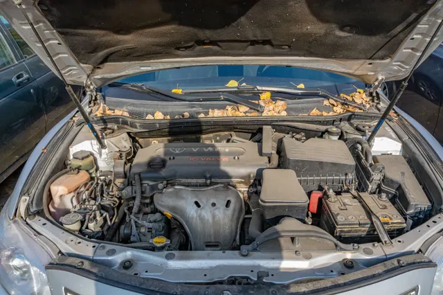 Легковой автомобиль, марка, модель ТС: Toyota Camry, 2010 года выпуска; идентификационный номер (VIN): XW7BE40K90S023390; модель, №двигателя: 2AZ, H562307, цвет кузова: серебристый металлик