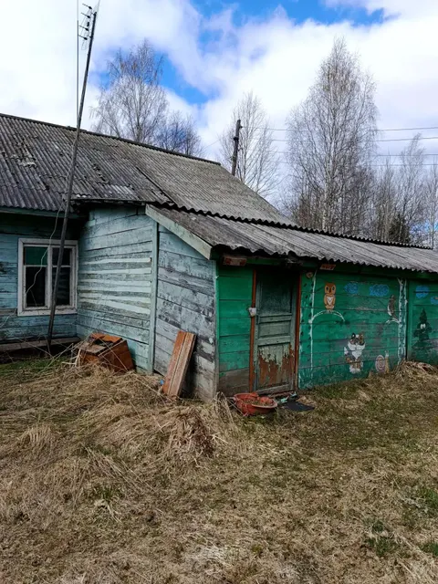 Нежилое здание с земельным участком по адресу: Ярославская область, Первомайский район, с.Николо-Гора, д.4а