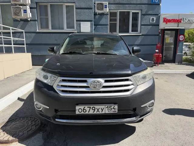 Легковой автомобиль TOYOTA HIGHLANDER, 2013 г.в., г/н О679ХУ154, VIN: JTEES42A902221612, цвет черный (залог)