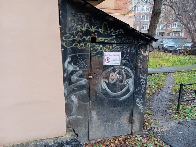 Нежилые помещения общей площадью 470,3 кв. м (Литер Е, подвал, части помещений №№ 11-14, 17-32), расположенные в здании, являющемся объектом культурного наследия федерального значения «Жилой дом», входящего в состав объекта культурного наследия федерального значения «Комплекс зданий «Городок чекиста», по адресу: Свердловская область,  г. Екатеринбург, пр-кт Ленина, д. 69, корп. 13