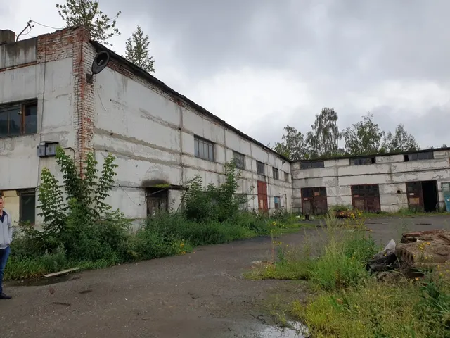 Здания общей площадью 1964,10 кв.м, расположенные по адресу: пер. Инициативный, 14 а.  Кадастровые номера: 42:24:0301008:163, 42:24:0301008:170.