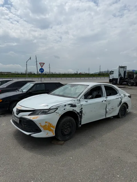 Кузов автомобиля TOYOTA CAMRY, 2020 г.выпуска, VIN XW7BZYHK00S112118, регистрационный знак Р111НО161, цвет белый, на колесах, но без двигателя, коробки передач, салона. Ключ зажигания и документы отсутствуют.