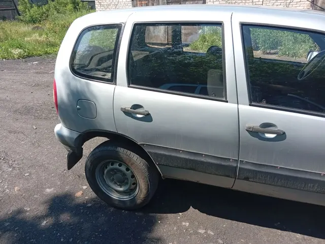 Легковой автомобиль CHEVROLET NIVA 212300