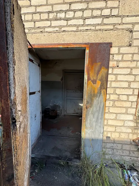 Нежилое здание АБК общей площадью 237,1 кв.м лит. А-2 (кадастровый номер 93:36:0010103:1133), расположенное по адресу: Российская Федерация, Донецкая Народная Республика, городской округ Макеевка, город Макеевка, улица Дорожная, дом 1Г-1, находящееся  в собственности Донецкой Народной Республики