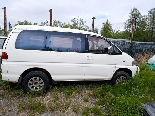 Автомобиль Mitsubishi Delika Space Gear
