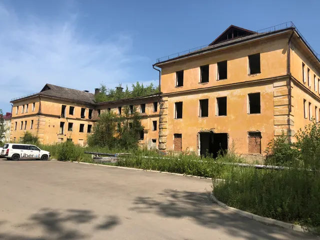 Здание склада, нежилое, трехэтажное, площадью 3671,4 кв.м, 1959 года постройки