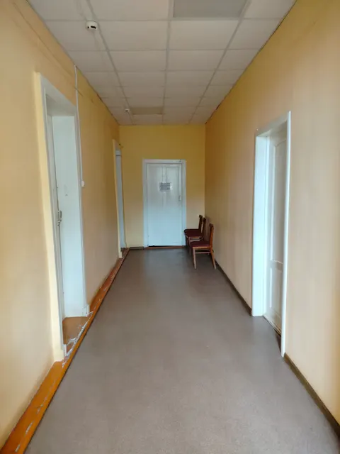Административное здание, общей площадью 183,5 кв.м., кадастровый номер 59:20:0010302:18, расположенное на земельном участке с кадастровым номером 59:20:0010302:34 общей площадью 700 кв.м., по адресу: Пермский край, Ильинский муниципальный округ, п. Ильинский, ул. 50 лет Октября, д.69