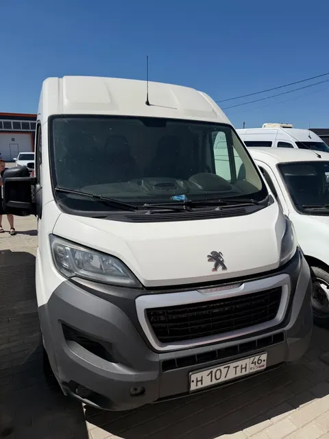 Грузовой фургон Peugeot Boxer, 2016 года выпуска, цвет - белый, государственный номер Н107ТН46, идентификационный номер (VIN) VF3YАZMFB12C41585, номер кузова (прицепа) VF3YАZMFB12C41585, номер двигателя 0968393. Состояние транспортного средства: по всему кузову имеются царапины, сколы, трещина на лобовом стекле, в нерабочем состоянии, неисправна коробка передач, имеются следы коррозии металла. Должник – Потребительское общество «Рассвет».