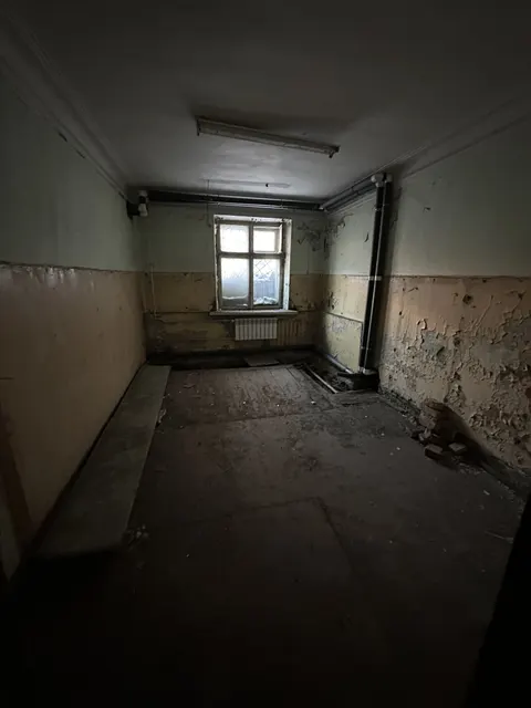 Нежилые помещения площадью 166,4 кв.м c кадастровым номером 51:20:0003052:1342,  расположенные по адресу: Мурманская обл., МО г. Мурманск, ул. Челюскинцев, д. 18/20