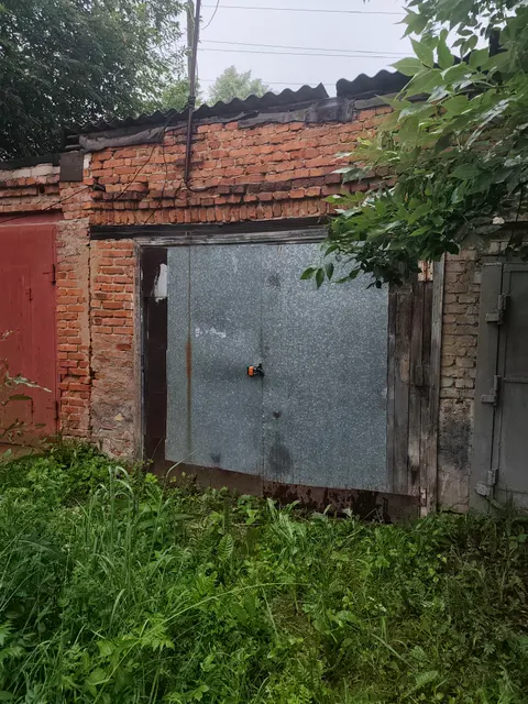 Здание (гараж), общей площадью 14,5 кв. м., кадастровый номер 37:23:010206:315, расположенное на земельном участке, площадью 19,0 кв. м., кадастровый номер 37:23:010206:314, по адресу: Ивановская обл., г.  Вичуга, район ул. Большая Пролетарская