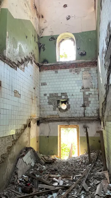 Объект муниципального нежилого фонда – трехэтажное нежилое здание площадью 888,4 кв. м (городской округ город Саратов, город Саратов, 1-й проезд Энергетиков, здание № 7) с одновременным предоставлением лицу, приобретающему объект культурного наследия, земельного участка площадью 1138 кв. м с кадастровым номером 64:48:020429:469 городской округ город Саратов, город Саратов, 1-й проезд Энергетиков, земельный участок № 7), необходимого для его использования,в аренду