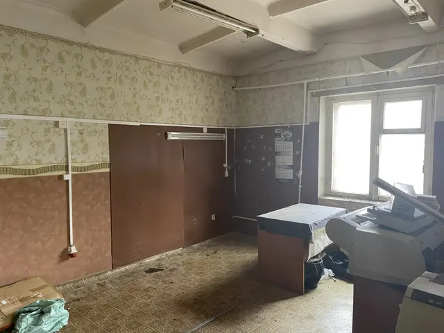 Нежилые помещения, расположенные по адресу: г.Владимир, ул.Горького, д.50-а, общей площадью           39,6 кв.м, а именно: помещений № 1, 2 по плану второго этажа здания.