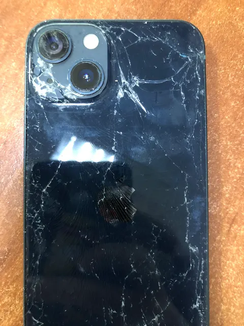 Сотовый телефон марки Iphone 13 в корпусе синего цвета,объем памяти 256 gb (трещина на экране, задняя панель разбита, телефон заблокирован) — 1 шт.