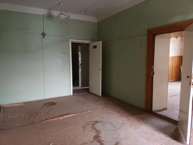 Объект аренды, площадь 104,10 кв. м, номера на поэтажном плане:  этаж 3, ком. 86 - 91, адрес (местонахождение) объекта: Российская Федерация, Тамбовская область, Ржаксинский муниципальный район, городское поселение Ржаксинский поссовет, р.п. Ржакса, улица Центральный микрорайон, д.3, помещение 11. Вход в объект аренды из общей входной группы
