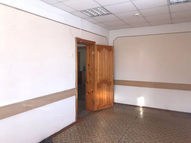 Земельный участок с кадастровым номером 54:04:010109:21, площадью 690+/-18 кв.м., РНФИ:П11550002138, с расположенными на нем объектами: нежилое здание с кадастровым номером:  54:04:010109:116, общей площадью 102,4 кв.м., РНФИ: П12550011240, нежилое здание (гараж) с кадастровым номером:  54:04:010109:117, общей площадью 39,1 кв.м., РНФИ: П12550011239 по адресу: Новосибирская область, Венгеровский район, с. Венгерово, ул. Добролюбова, д.3