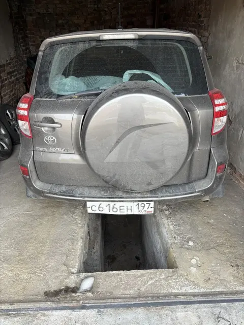 Транспортное средство Toyota RAV4, 2010 года выпуска, цвет - бронзовый, идентификационный номер VIN JTMBE31V10D028484, государственный номер С616ЕН197.