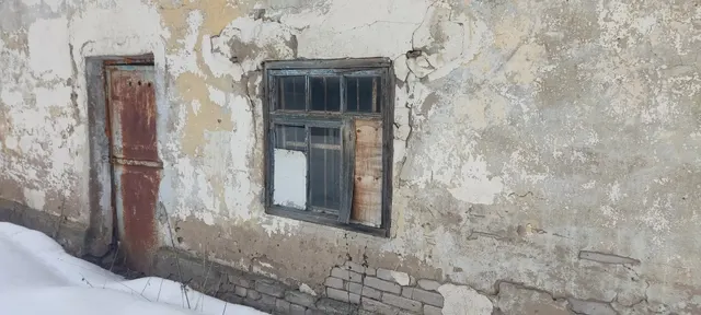 Земельный участок общей площадью 1 154 кв.м. с кадастровым номером: 43:42:000006:37 с расположенным на нем объектом федерального имущества – здание архива общей площадью 181,3 кв.м. с кадастровым номером: 43:42:000006:140 по адресу: Российская Федерация, Кировская область, г.о. город Кирово-Чепецк, г. Кирово-Чепецк, ул Свободы, д. 3а.