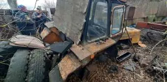 универсально-пропашной колесный трактор ЛТЗ, 2001 года выпуска, заводской № машины 009215, двигатель №  1В0442, коробка передач № 1335616, цвет кузова  красно – черный