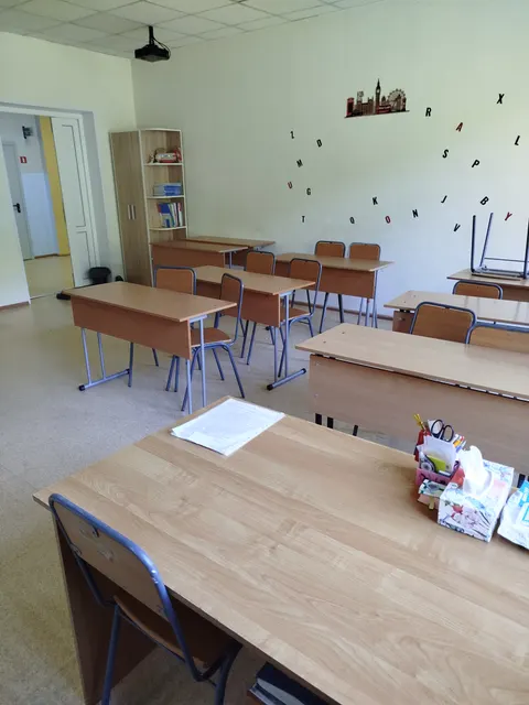 На право заключения договора аренды муниципального имущества: нежилое помещение общей площадью 37,2 кв.м., номер на поэтажном плане 3 (кабинет), расположенное на 3 этаже здания муниципального автономного общеобразовательного учреждения «Средняя общеобразовательная школа № 4» Находкинского городского округа.