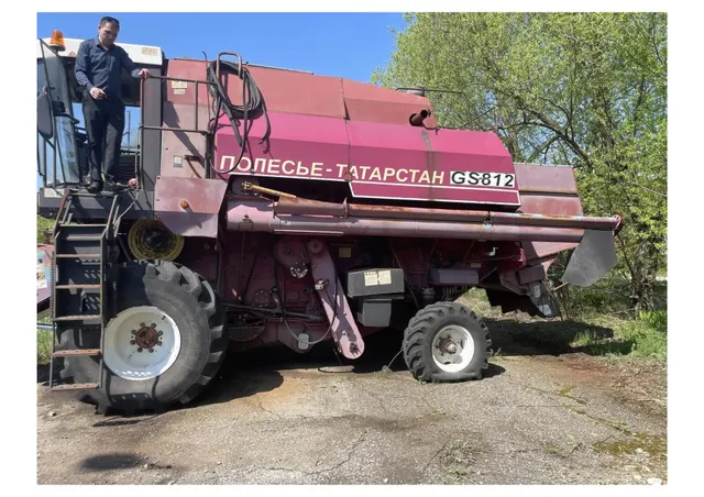 Комбайн зерноуборочный самоходный КЗС 812-16, заводской номер машины 0012, номер двигателя – Д 2604-526 № 093369, цвет красный, 2011 г.в., техническое состояние - требуется текущий ремонт. Балансодержатель (продавец): Муниципальное унитарное предприятие «Альметьевское транспортное управление»