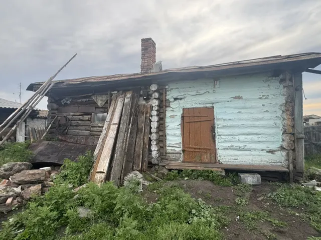 Жилой дом, признанный непригодным для постоянного проживания, расположенный по адресу: Челябинская область, Кунашакский район, с.Нугуманово, ул.Центральная, д.26
