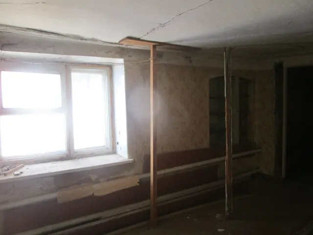 нежилое помещение, расположенное по адресу: г. Астрахань, Кировский район,  ул. Свердлова, д. 15, пом. 5, общей площадью 29,3 кв.м, кадастровый номер 30:12:010583:227,  относящееся  к  объекту  культурного  наследия, включенного  в единый  государственный  реестр   объектов  культурного  наследия (памятников истории и культуры) народов Российской Федерации
