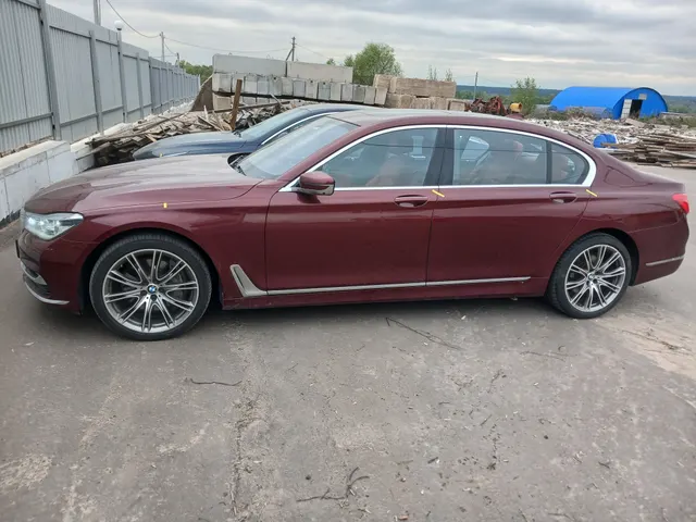 Легковой автомобиль БМВ 750LI XDRIVE, 2016 года выпуска, идентификационный номер (VIN): WBA7F21050G781206, № кузова (прицепа): WBA7F21050G781206, шасси (рамы): отсутствует, мощность двигателя: 449 л.с., 330,2 кВт, объем двигателя: 4395 куб.см, цвет: темно-красный, гос. номер М529МР77