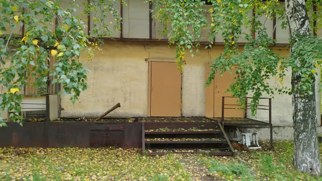 - нежилое здание общей площадью 33 кв. м, кадастровый номер 42:31:0107050:2742, расположенное по адресу: Кемеровская область – Кузбасс, г. Осинники, ул. 50 лет Октября, зд. 7, к. 4. -  земельный участок общей площадью 340 кв. м, кадастровый номер 42:31:0107050:3388, расположенный по адресу: Кемеровская область – Кузбасс, г. Осинники, ул. 50 лет Октября, з/у 7/1.