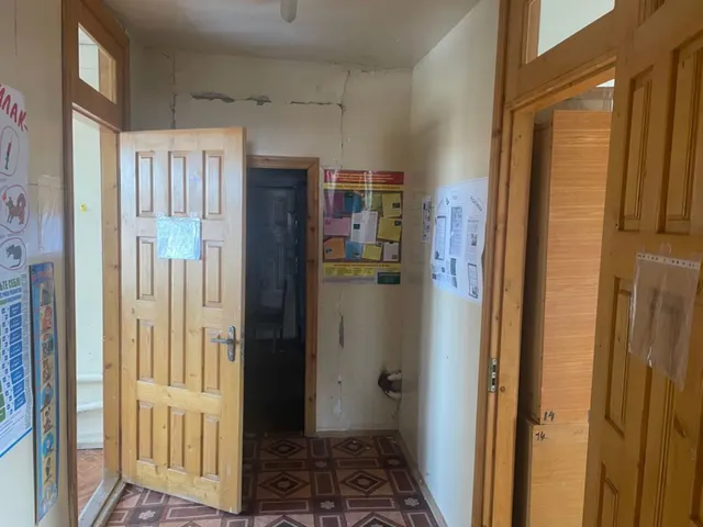Имущественный комплекс в составе которого земельный участок общей площадью 551 кв.м., нежилое здание 94,5 кв.м, сарай 7,4 кв.м., сарай, 20,7 кв.м., сливная яма 1,8 кв.м., расположенный по адресу: Липецкая обл., Елецкий район, с. Воронец, ул. Садовая, дом №2