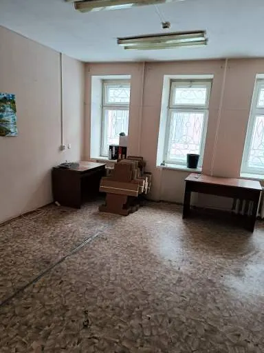 Нежилое помещение №№ 11-13, общей площадью 37,7 кв.м, расположенное на 1 этаже здания по адресу: Вологодская область, Тотемский район, г. Тотьма, ул. Советская, д. 24