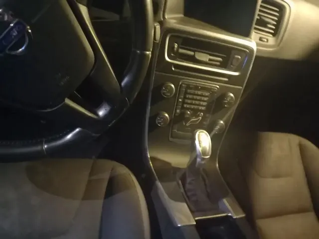 (повт) Д-к Солдатенко Н.В. А/м VOLVO S60, г/в 2012, г/н Р041РС193, VIN YV1FS45HBD2196641. Обременение:залог,арест, н/ц 810 900,00 руб., з-к 162 180,00 руб., ш/а 8 109,00 руб.