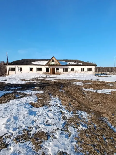 Нежилое здание  и земельный участок