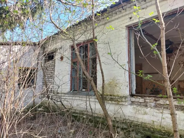 нежилое здание с земельным участком в с.Чечеры, ул.Иванщина, д.8