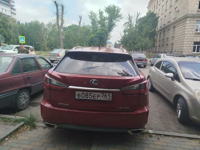 Легковой автомобиль Lexus RX 300, 2018 г.в., г/н В085ЕР761, VIN JTJBAMCA302069722, красного цвета, на ходу, должник ООО СМР-1 (ИНН 6155069599), (Поручение ТУ Росимущества в РО от 27.08.2026 № 61-1402-У). Адрес (местоположение): Ростовская область, г. Шахты, ул. Советская, 187/189.