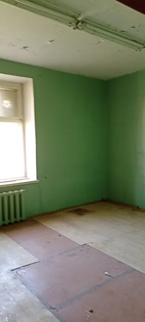 Земельный участок площадью 1924 кв.м с кадастровым номером 59:23:0481077:21, с расположенными на нем объектами недвижимого имущества – административное здание и 1-этажное кирпичное здание гаража, по адресу: Пермский край, МО Куединский, поселок Куеда, улица Красноармейская, з/у 40а, в электронной форме