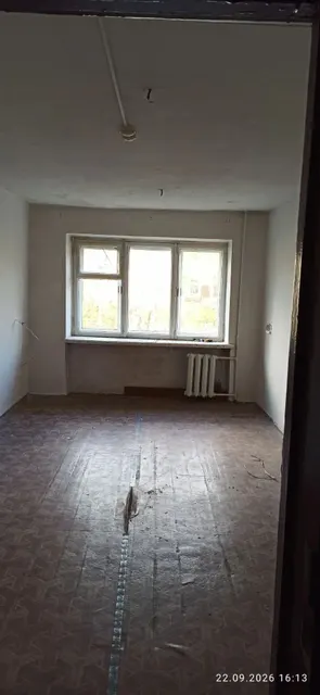 Нежилое помещение, общей площадью 17,3 кв.м., расположенное по адресу: Свердловская область, г. Асбест, пр-т имени В.И. Ленина, здание 29, 3 этаж, номер на поэтажном плане согласно техническому паспорту: № 18. Нежилое помещение находится на третьем этаже в здании учебного корпуса, год постройки здания: 1967 г., материал стен: кирпич, количество этажей: 5; помещение электрифицировано, имеет теплоснабжение. Кадастровый номер здания, в котором находит помещение: 66:34:0502029:556