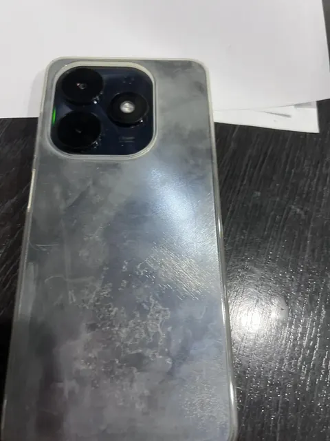 мобильный телефон Tecno в корпусе серого цвета в прозрачном чехле бампере 1 Штука (шт)