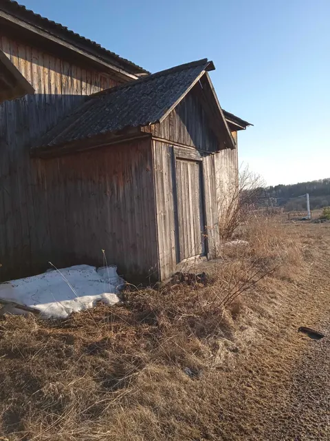 Здание (дом культуры), назначение: нежилое, площадь 276,1 кв. м, кадастровый номер: 59:28:0260101:258, по адресу: Пермский край, Ординский район, д. Мерекаи, ул. Центральная, д. 11;   Здание (библиотека), назначение: нежилое, площадь 92,6 кв.м, кадастровый номер: 59:28:0260101:260, по адресу: Пермский край, Ординский район, д. Мерекаи, ул. Центральная, д. 11;   Земельный участок, категория земель: земли населенных пунктов, разрешенное использование: деловое управление, площадь 1436.6 +/- 0 кв.