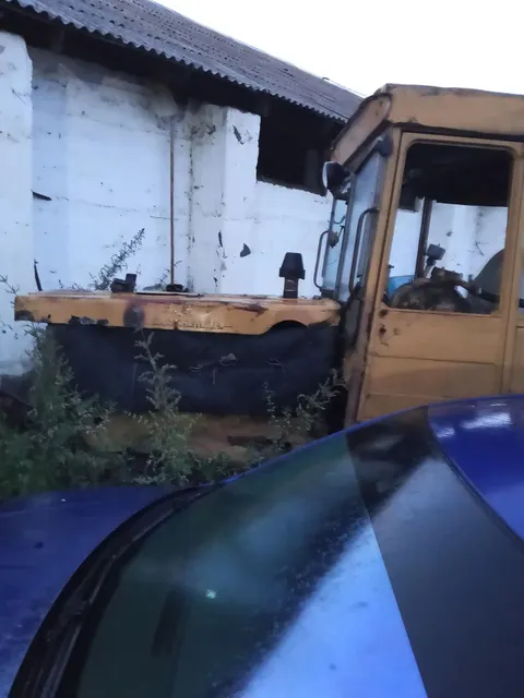 Трактора, 3 шт. и прицепы 2 шт.