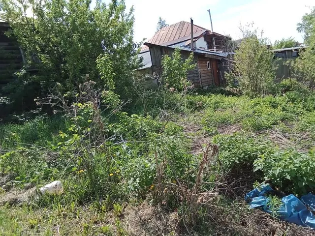 Жилой дом с земельным участком