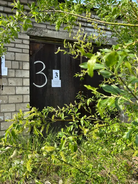 Гараж площадью 16,7 кв. м, с земельным участком