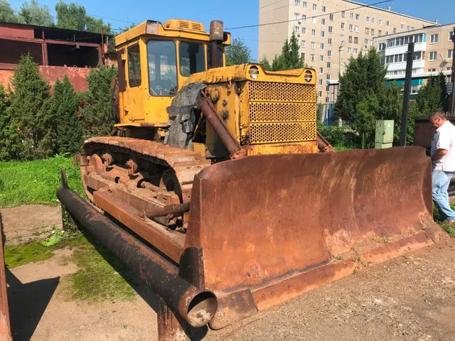 Самоходная двухбаровая машины БР-2 на базе трактора Т-170, 1996 года выпуска, заводской № машины (рамы): 109299, государственный регистрационный знак: 0498УВ18.