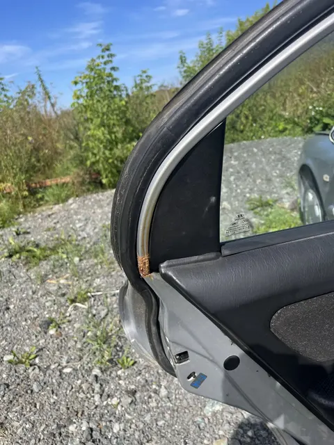 Автомобиль HYUNDAI SONATA, регистрационный знак H286ОК196, год выпуска - 2006, тип  ТС - легковой седан, VIN - X7NEN41HP7MO25247, категория транспортных средств - В/М1, цвет кузова – серебристый, состояние удовлетворительное, требуется капитальный ремонт двигателя