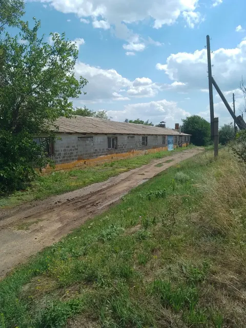 Нежилое здание площадью 500,0 кв.м, расположенное по адресу: Российская Федерация, Донецкая Народная Республика, м.о. Волновахский, с.Дмитриевка, ул. Донецкая, д. 47, с  кадастровым номером 93:05:0130101:560
