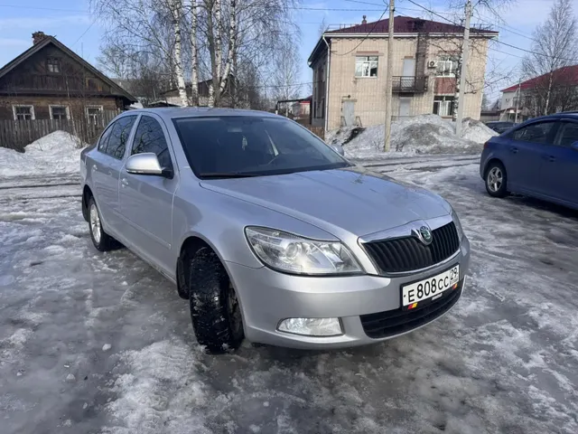 Транспортное средство Skoda Oсtavia, 2011 года выпуска, цвет – серебристый, VIN XW8CA41Z4CK259022, государственный номер Е808СС29. Состояние ТС: скол на заднем бампере, царапина на багажнике, вмятина на пороге справой стороны, коррозия на порогах