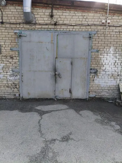 Находящиеся в федеральной собственности нежилые помещения, расположенные в здании автогаража и механических мастерских (Литер Е). Адрес объекта: Ростовская область, г. Новочеркасск, ул. Ростовское шоссе, д. 0. Реестровый номер федерального имущества - П12610003111. Площадь помещений: 312,5 кв. м.