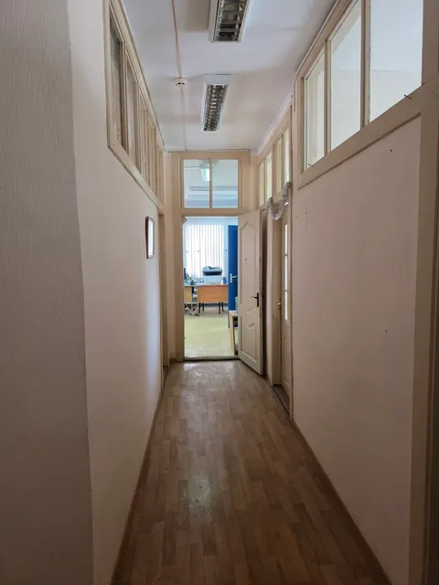 Нежилое здание вместе с земельным участком, расположенное по адресу: Ярославская обл., г. Углич, ул. Ленина, д. 1б