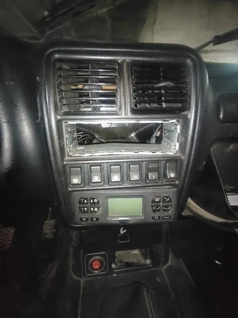 Автомобиль ГАЗ-3102, легковой, 2004 года выпуска