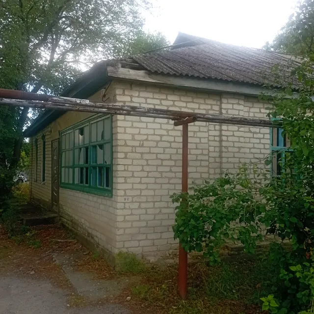 Нежилое здание, расположенное по адресу: Ставропольский край, Георгиевский район, станица Урухская, ул. Пионерская, 51 с одновременным отчуждением земельного участка